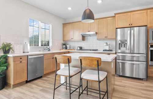 Ontario House | Elegance on Foxglove #41643