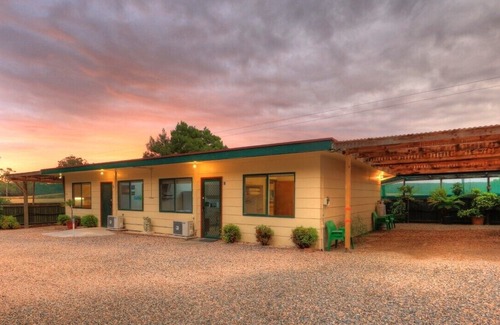 Bemm River Cabin | Cosy Nook Flat 1 - Ideal for families, fishing clubs and other interest groups