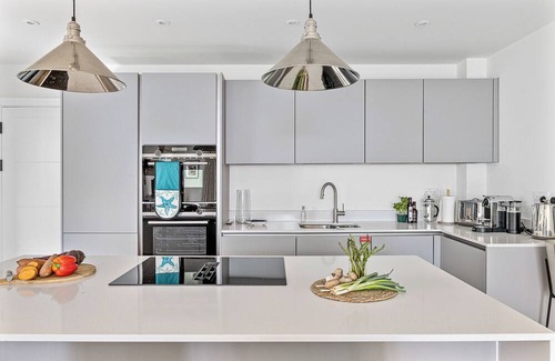 Carlyon Bay Apartment | Luxury for 6 near Fowey & Eden Project - Beach & Golf