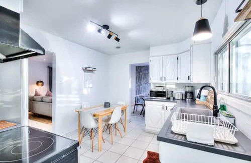Candiac House | Style & confort by Montreal -New - 3 BR Bungalow
