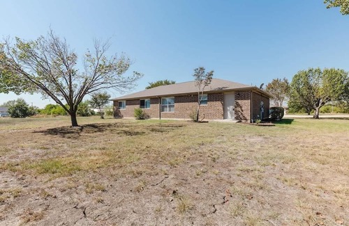 Oak Point House | Cozy 3BR Family Home with Large Yard, Sleeps 7
