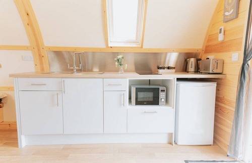 Kirkby Stephen Cabin | Romantic Rural Cosy Cabin with Hot Tub