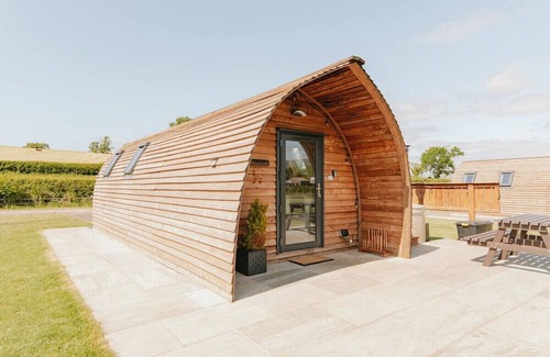 Kirkby Stephen Cabin | Romantic Rural Cosy Cabin with Hot Tub