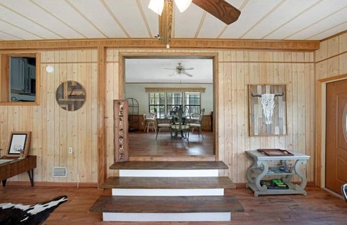 River Ranch House | 429d) Beautiful home + grill