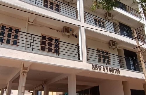 Yelahanka House | Spacious Bedroom hotel with AC and Free Wi-Fi in vibrant Bengaluru