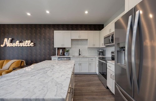 Whitebridge House | Sylvan Collective Retreat #1-5 - Mins to Midtown - Sleeps 40