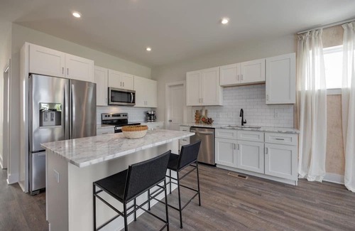Whitebridge House | Sylvan Collective Retreat #1-5 - Mins to Midtown - Sleeps 40