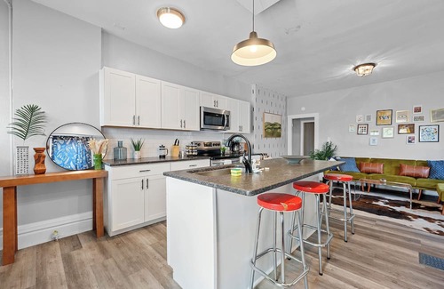 German Village Apartment | Merion Village Residences 1164 – Stylish 2 BDR for 4 Blocks from German Village!