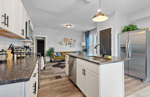 German Village Apartment | Merion Village Residences 1164 – Stylish 2 BDR for 4 Blocks from German Village!