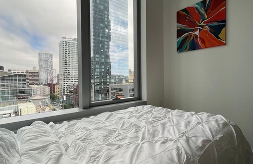 Financial District Apartment | Modern High-Rise Retreat with Stunning Views in the Tech Heart of San Francisco