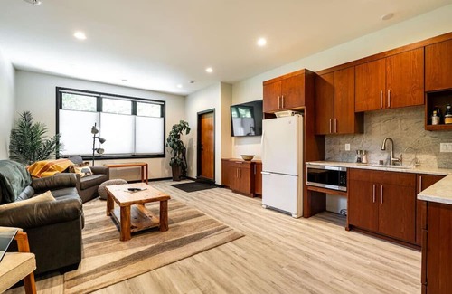 Okauchee Lake House | Okauchee Fairway: 4 BD | 4 BA