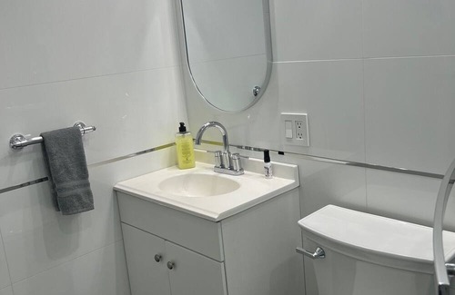 Queens House | Charming 1-Bedroom with AC, WiFi in Queens close to JFK and LaGuardia Airport