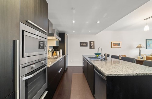 Inner Harbour Condo | Downtown 2Bed, Office, Pool, Gym, Parking, 2 Large Patios. City & Pond Views!
