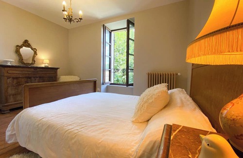 Mougon-Thorigne Bed & Breakfast | Charming chambres d'hotes in a former presbytery. 7 minutes from the A10 motorway.