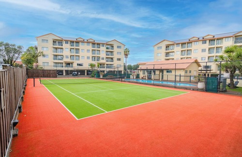 Greenlane - Ellerslie Apartment | Feel home away from home in spacious Auckland CBD apartment