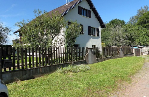 Champagney Cottage | Gite Champagney, 4 bedrooms, 10 persons
