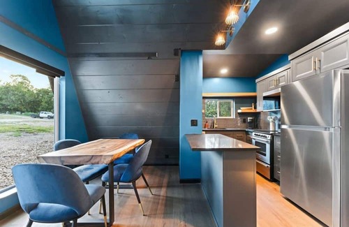Omaha House | The Constellation Aries - Romantic-Steam Shower-Hot Tub-Table Rock Lake