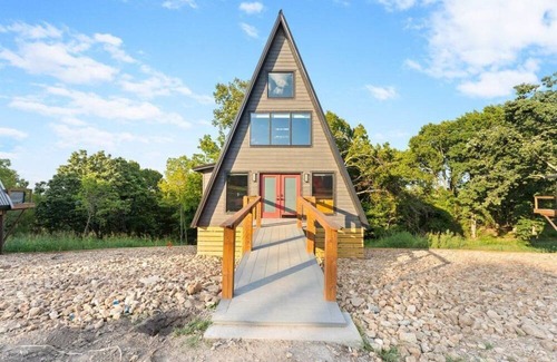 Omaha House | The Constellation Virgo - Romantic-Steam Shower-Hot Tub-Table Rock Lake
