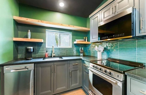 Omaha House | The Constellations Orion & Taurus - Romantic Steam Showers, Hot Tubs, and Table Rock Lake