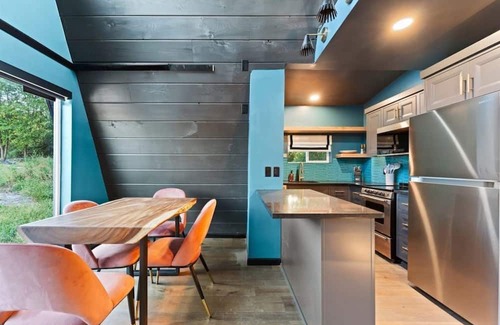Omaha House | The Constellations Orion & Taurus - Romantic Steam Showers, Hot Tubs, and Table Rock Lake