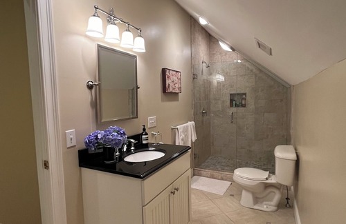 Silver Beach House | Beautiful 3+ bedroom house on Cape Cod with every amenity including pool