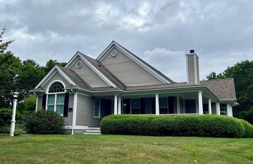 Silver Beach House | Beautiful 3+ bedroom house on Cape Cod with every amenity including pool
