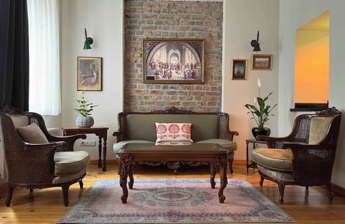 Sisli Hotel | 2Br, 2Ba, 1st Floor of Historical Building ,Galata
