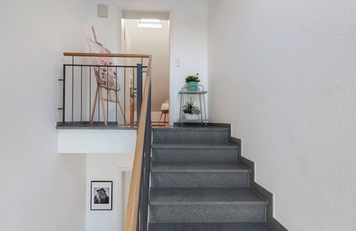 Bad Soden am Taunus Apartment | Apartment 'Taunus-Zimmer Skyline-Blick' with Wi-Fi