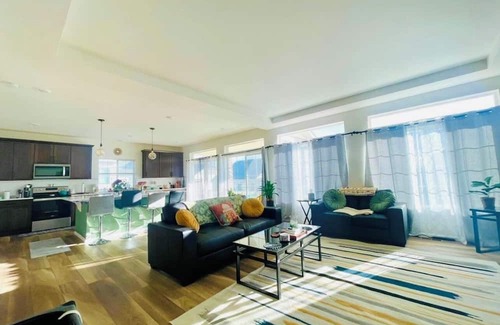 Aurora House | Elegant and Immaculate 3,260 Sq.ftnHome in Adonea, Aurora with Free WiFi and AC.