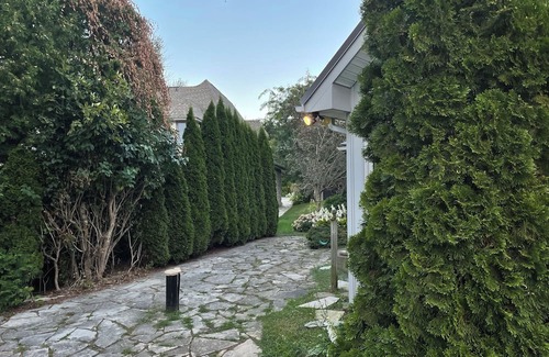 Brock Cottage | Direct Waterfront Cottage to Lake Simcoe w/Hot Tub, Sauna, BBQ Stove, Deck, Dock
