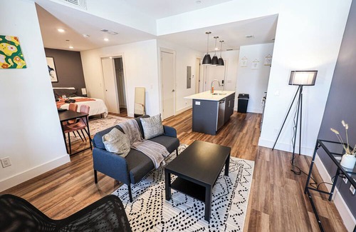 Brewerytown Apartment | Imagine a stylish escape in Glenwood, the epitome of urban luxury
