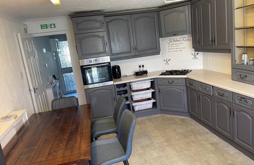 Crays Hill House | Tranquil Basildon Retreat with 3 Bedrooms