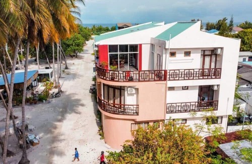 Huraa House | Charming Deluxe room in Huraa Guesthouse with AC, Wifi