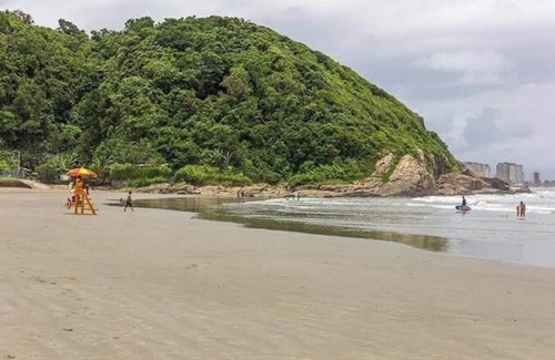 Santa Terezinha House | Sobrado Aconchegante Próximo da Praia