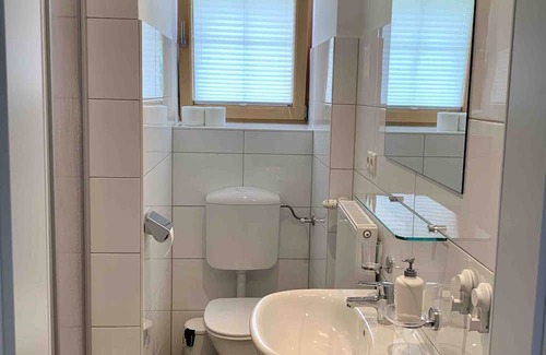 Arzl Apartment | Apartment 'Sonnige Wohnung In Innsbruck-Arzl' with Mountain View, Private Terrace and Wi-Fi