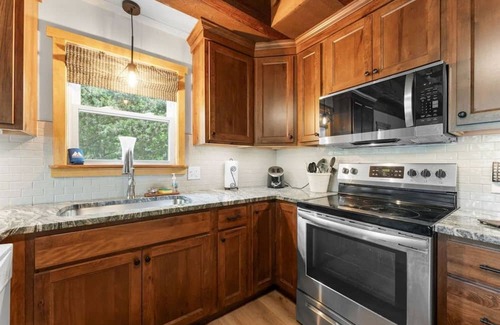 Omaha Cabin | ThunderRidge-HotTub-TreeHouse-BoatParking-Boat Sli