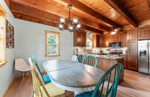 Omaha Cabin | ThunderRidge-HotTub-TreeHouse-BoatParking-Boat Sli