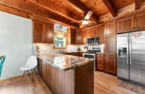 Omaha Cabin | ThunderRidge-HotTub-TreeHouse-BoatParking-Boat Sli