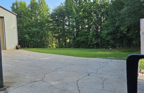 Forest City Condo | Charming Downtown Converted Garage Studio