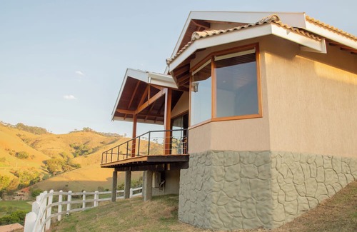 Sao Bento do Sapucai Ski Chalet | Chalé Pedra Madeira com Hidro e Café da Manhã