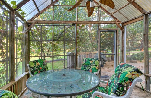 Ames House | NEW LISTING! Family-Friendly Retreat: Cozy & Spacious Haven by RedAwning