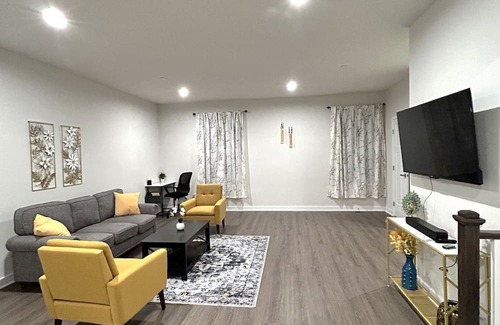 Gibsonia House | Newly built 3-bedroom townhome with comfort and style