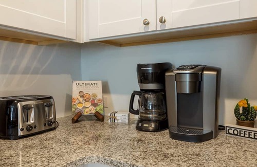 Southside House | 30+DayStay Mid-Term Rental-Mission del Lago 4BR, Ping Pong, Spacious, PETS OK
