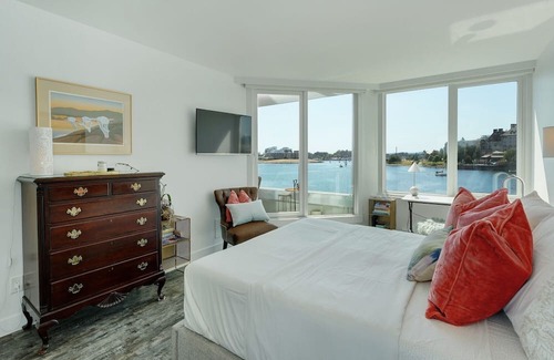 Inner Harbour Condo | Harbour View Executive Suite – Unparalleled Views in Victoria!