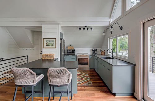 Stokes House | Charming 3-Bedroom Lake House w/Hot Tub and Playground