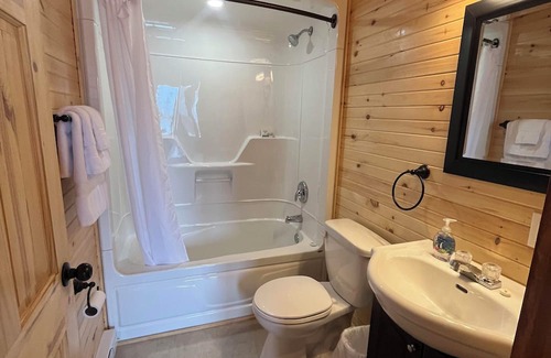 Sandringham Cabin | Adaline's Cottage at Sandringham