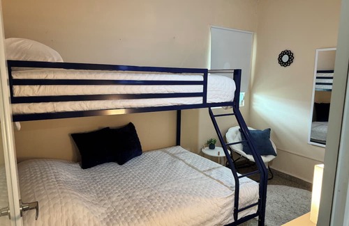 Sabana Llana Norte House | lovely 3 bedroom 2 bathroom house CLOSE TO EVERYTHING with AC WiFi TV & balcony