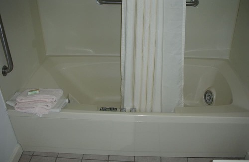 Lenox Apartment | Ponds at Foxhollow in the Berkshires, Timeshare Sleeps 4 / Full Kitchen and Bath