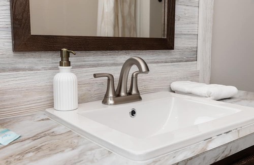 Faber House | Charming 3-bedroom Mountain View Retreat in Faber