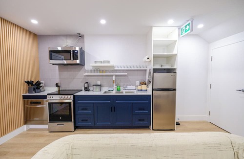 Regal Heights House | Queen Loft w/ Private Bathroom with sitting area or extra sofa bed in central TO